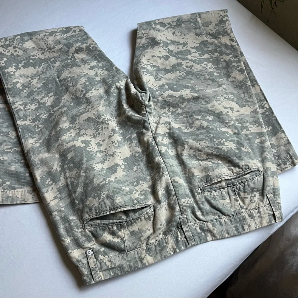 BALDWIN KANSAS CITY tan cream‎ grey digital camo camouflage straight leg pants